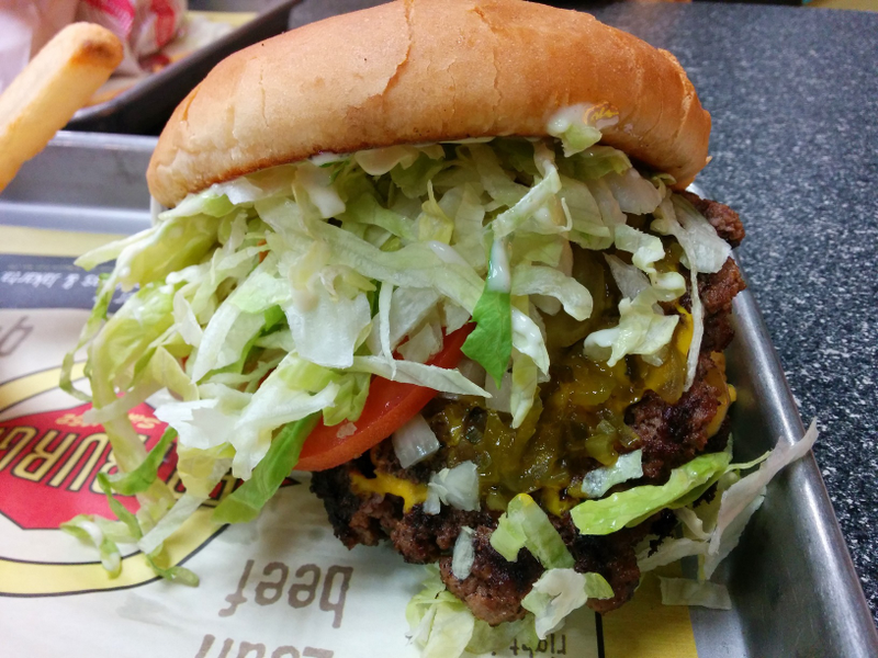 Illustration for article titled SnackTAYku: Fatburger Triple King Challenge